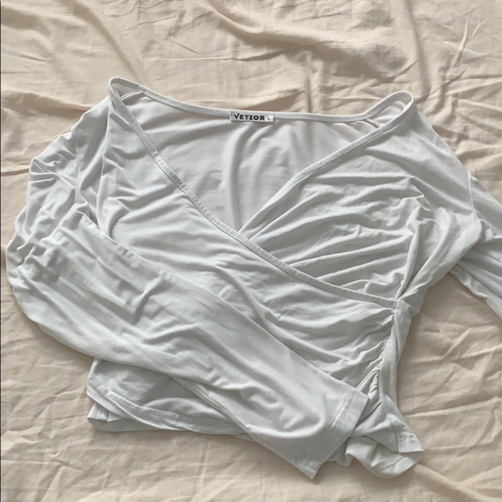 LONG SLEEVE WHITE WRAP TOP CROP TOP
